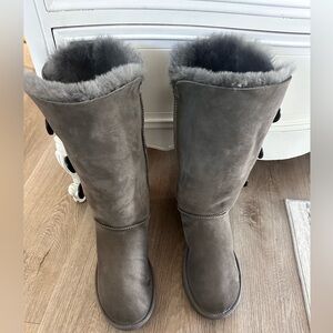 UGG WOMAN’S GRAY BOOTS US SIZE 11